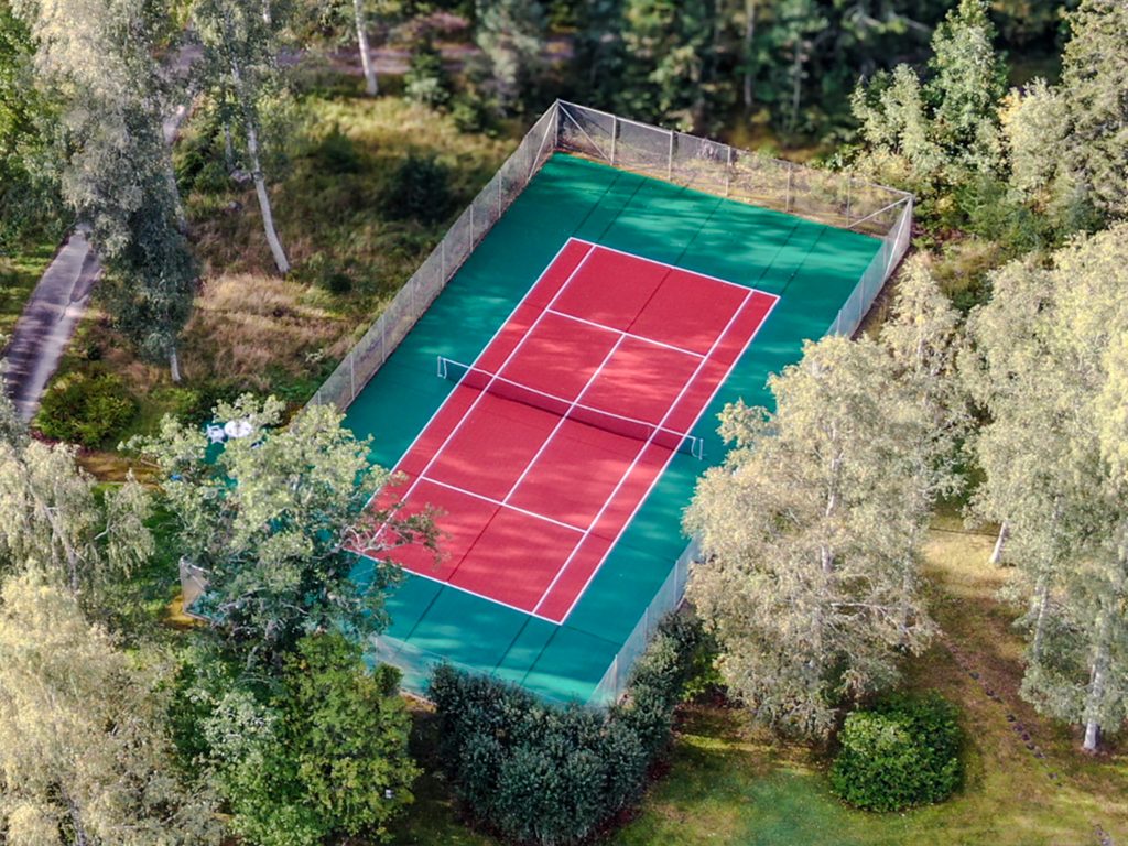 Yksityinen tenniskenttä Villa Långstrandissa